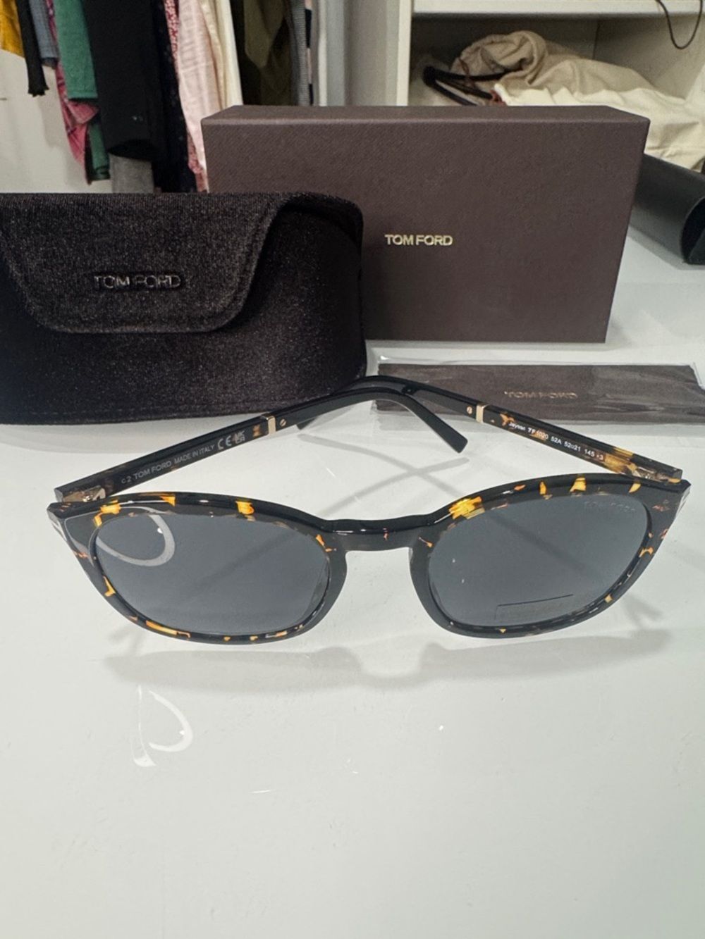 Tom Ford Jayson Tortoiseshell Frame with Dark Gray Lenses with box & case - Picture 2 of 9